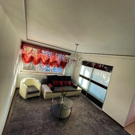 Luxury Red Apartment By Marta Radom Zewnętrze zdjęcie