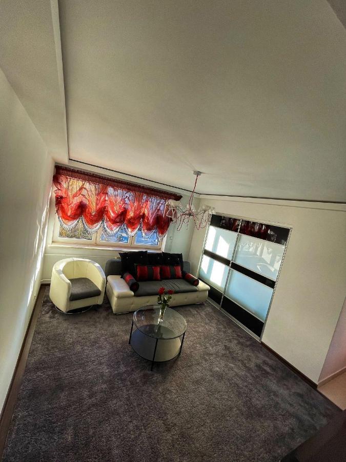 Luxury Red Apartment By Marta Radom Zewnętrze zdjęcie