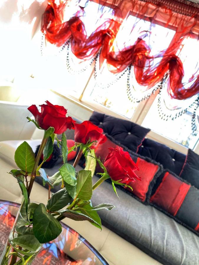 Luxury Red Apartment By Marta Radom Zewnętrze zdjęcie