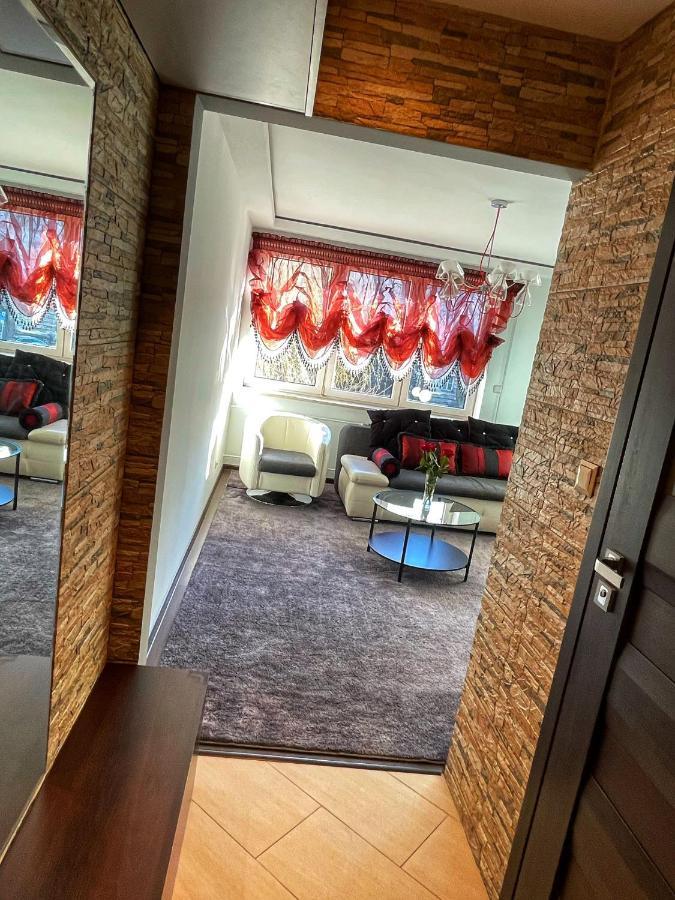 Luxury Red Apartment By Marta Radom Zewnętrze zdjęcie